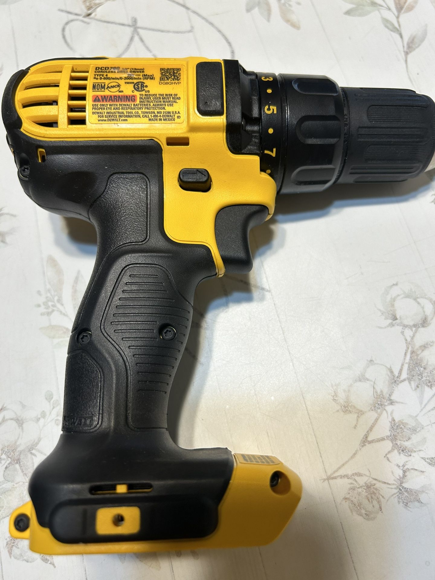20 v  drill dewalt 
