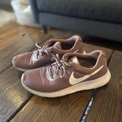 Women’s Nike 9.5 Sneakers