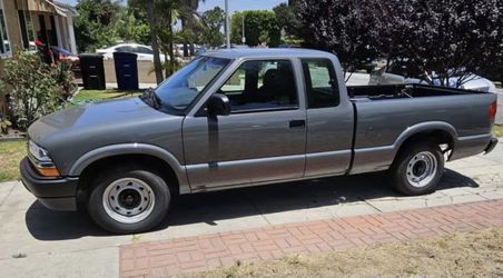 2003 Chevrolet S10 Pick Up Truck