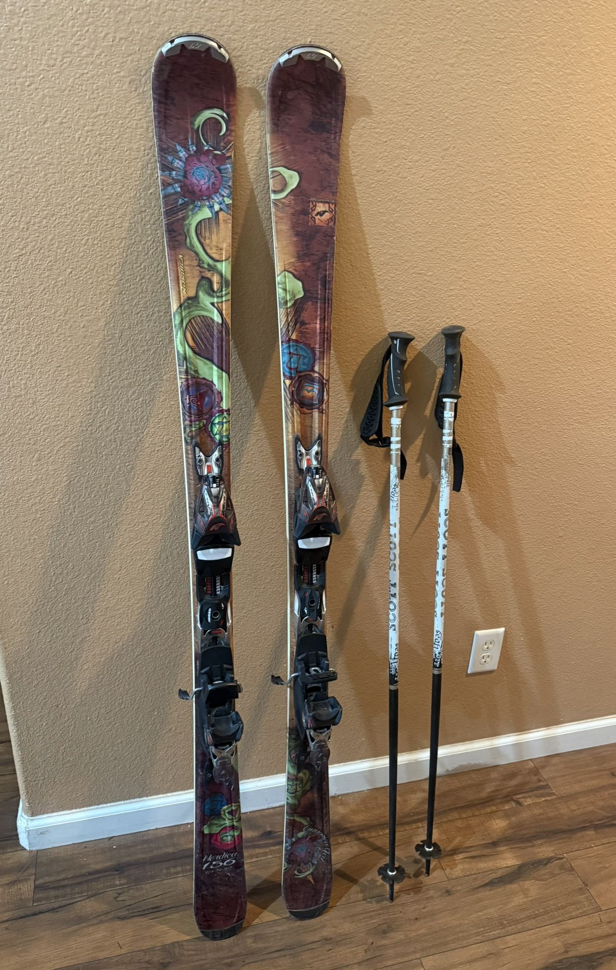 Nordica Cinnamon Girl Snow Skies 156cm w/ Ski Poles 