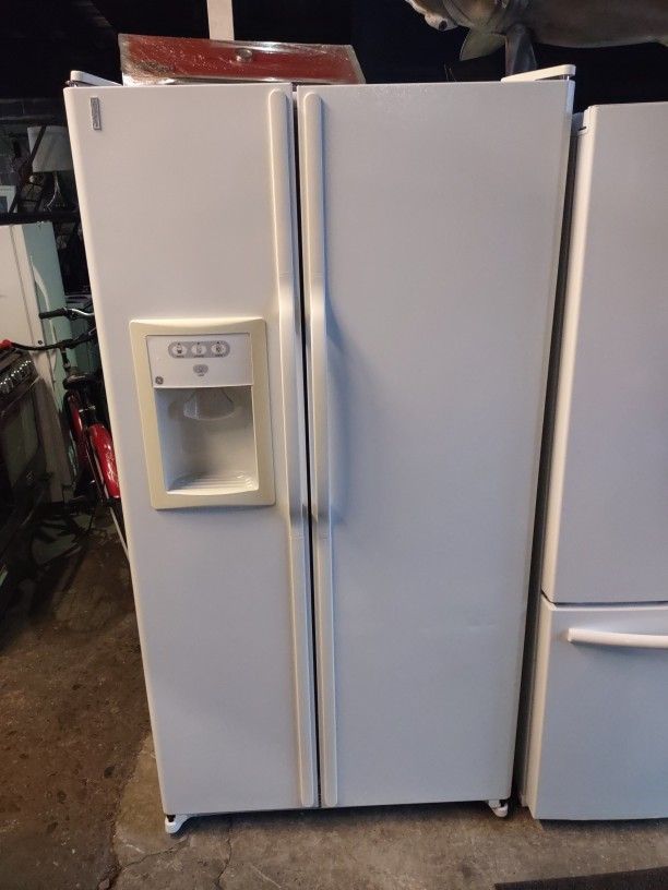 White Double Door 36-in Fridge Working Great Condition