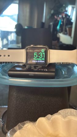 Apple Watch ⌚️ Series 3 looks great has charger and block