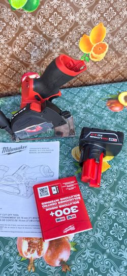 Milwaukee
M12 FUEL 12V 3 in. Lithium-Ion Brushless Cordless Cut Off Saw with high capacity 4.0ah battery