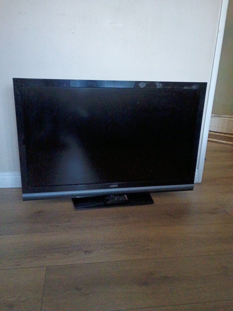 Vizion 42 Inches TV In Good Condition