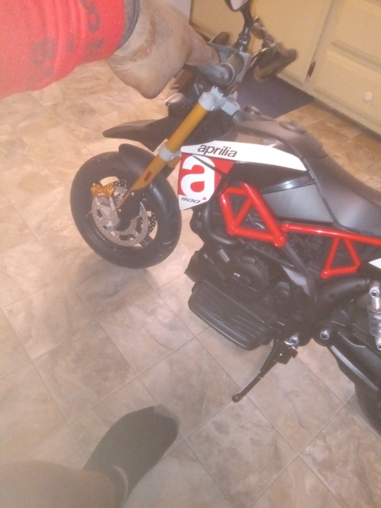 Aprilia Dorsoduro 900 $$175 Obo