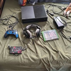 Xbox One w/ items