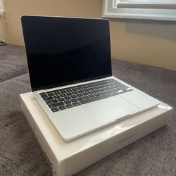 13” MacBook Pro (256gb SSD 8gb Mem)
