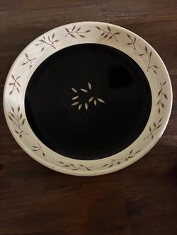13” Ceramic Plate with Leaf Pattern