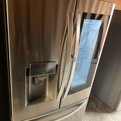 LG THINQ INSTAVIEW STAINLESS STEEL SMART FRENCH DOOR REFRIGERATOR WITH ICE PLUS/ KNOCK KNOCK FEATURE 