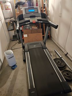 Nordic track commercial running machine NTL09707.4.