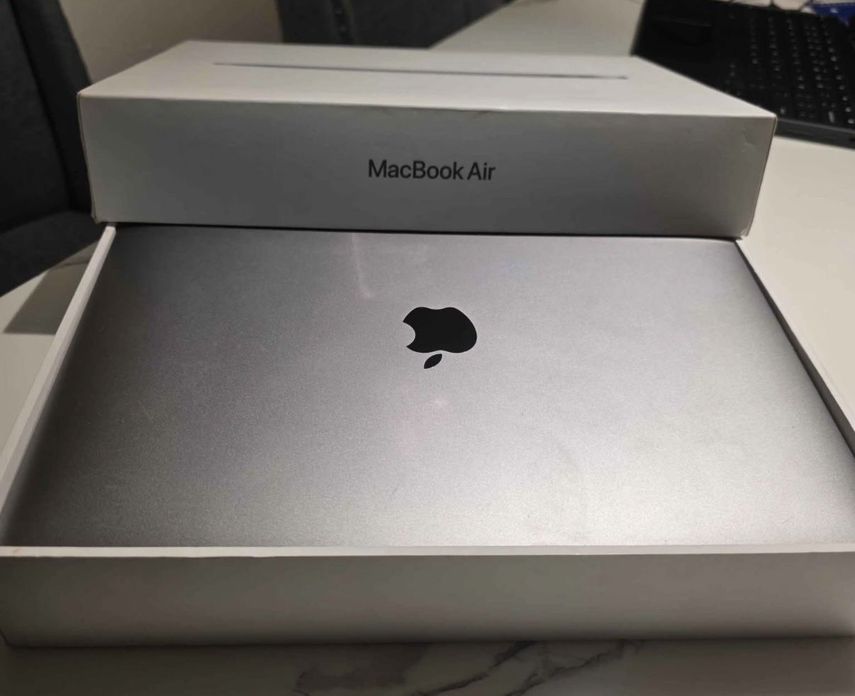 New Apple MacBook Air M1 8GB 256GB
