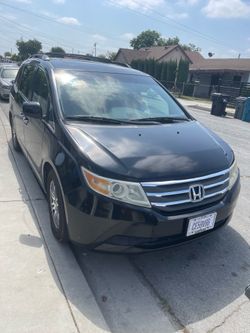 2011 HONDA ODYSSEY SUPER CLEAN NO PARTS