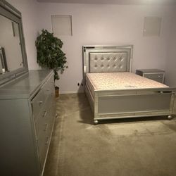 Bedroom Furniture Set