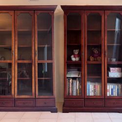 Set of 2 Beautiful Solid Wood Glass Display Cabinet / Curio Cabinet – Cherry Finish 