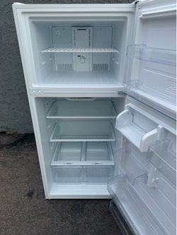 Refrigerator fridge freezer 18 cubic full size (free local delivery)