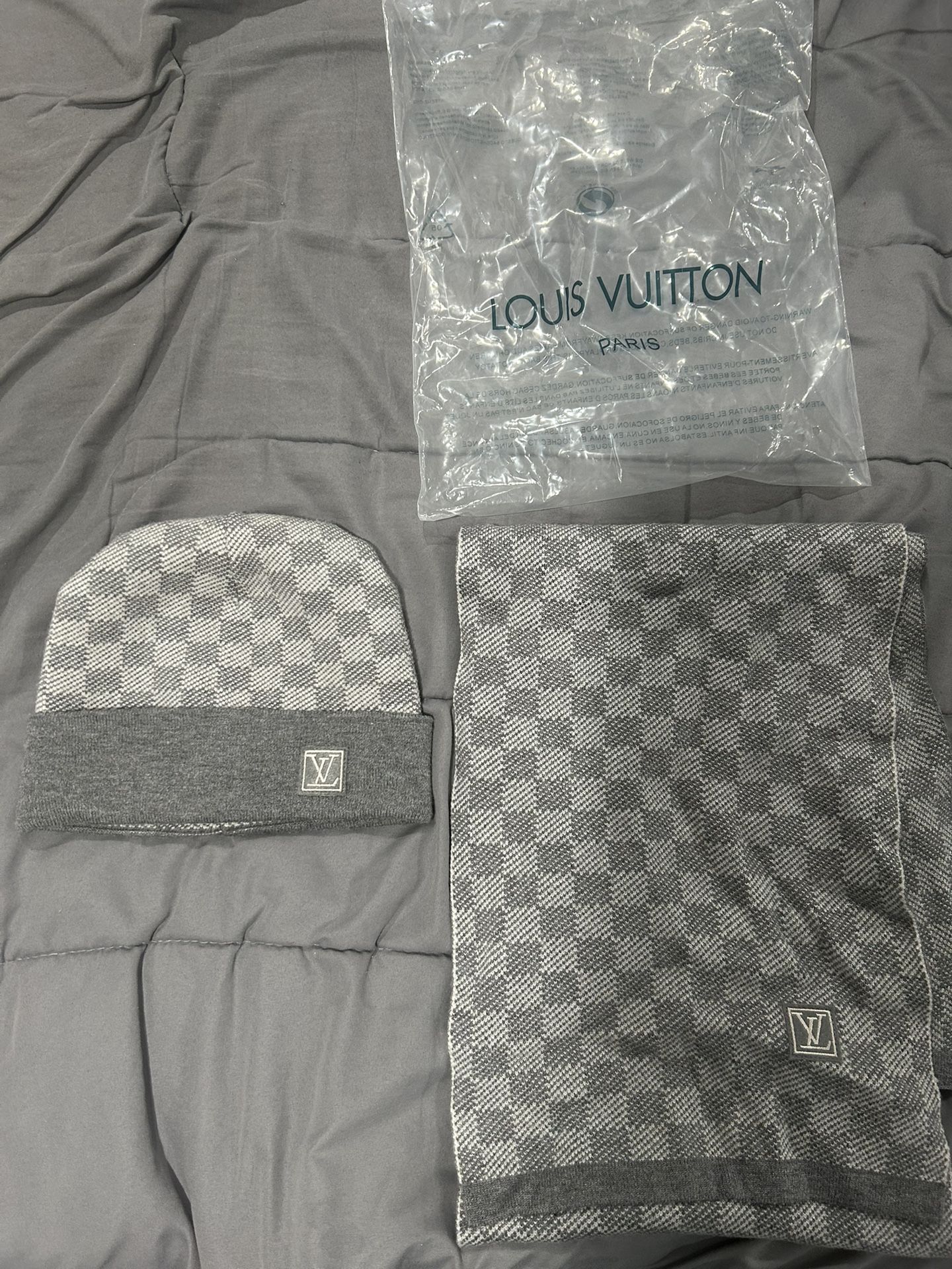 GRAY LOUIS VUITTON BEANIE & SCARF