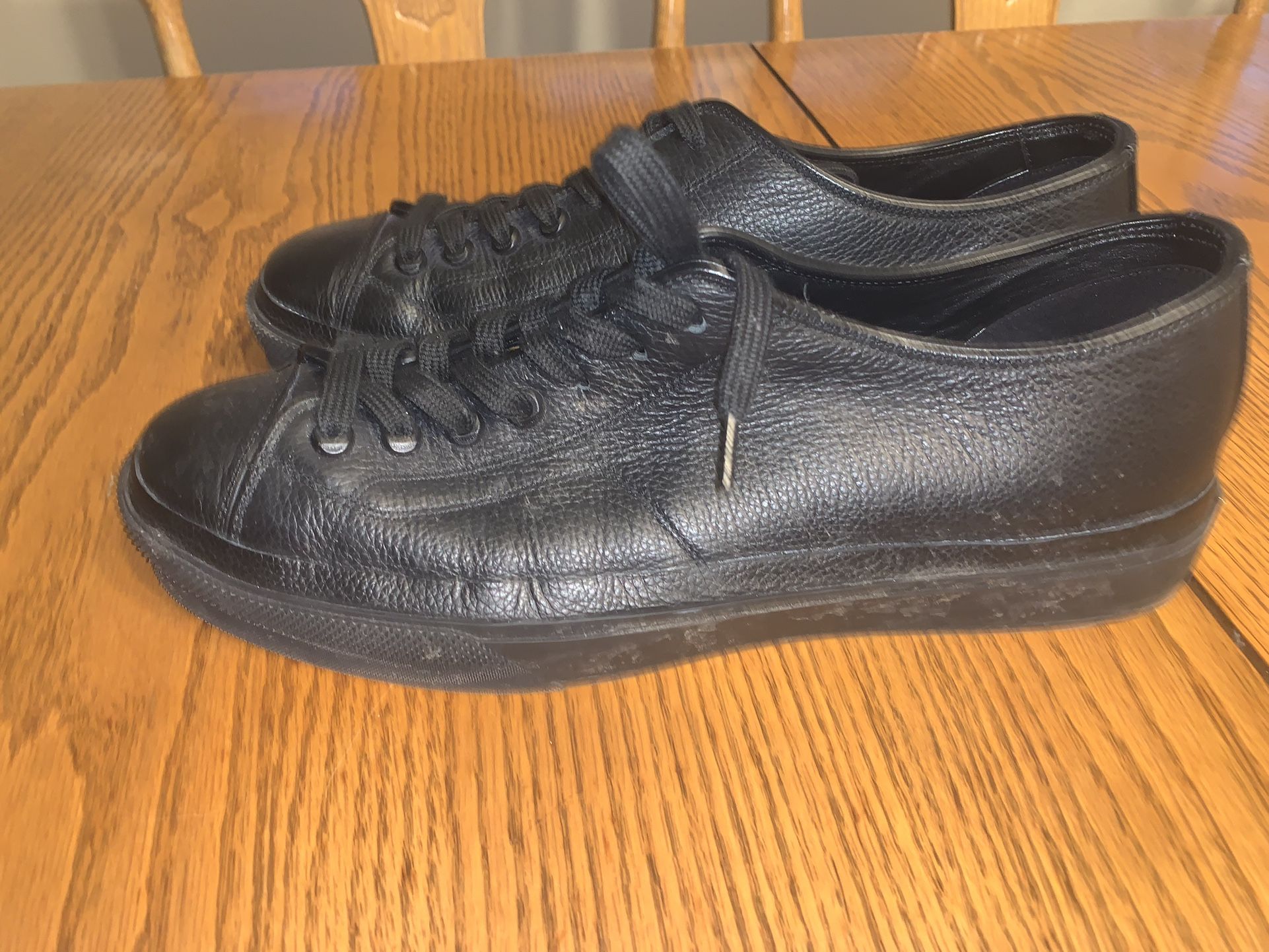 cleaning leather tennis shoes