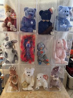 Assorted Beanie Babies For Sale All In Cases