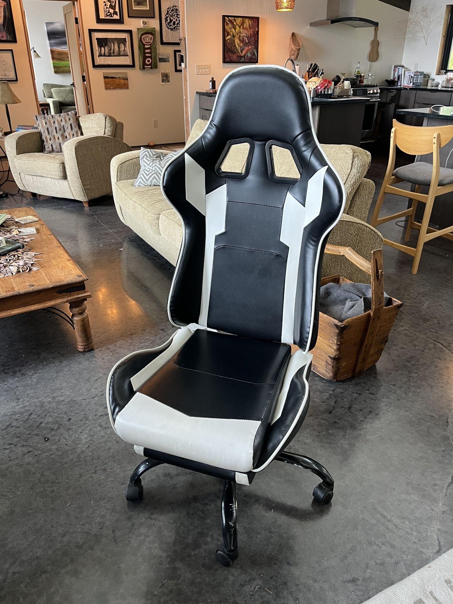 Gaming Chair With Footrest