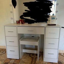 Makeup Vanity / Desk. 