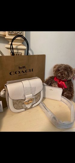 New!!! Elegant Coach Crossbody with large horse carriage gold emblem and matching wristlet