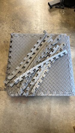 Gray Interlocking Foam Floor Tiles