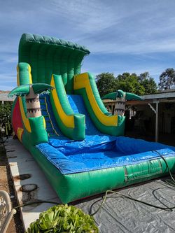 Waterslide en venta perfectas condiciones $1200 o mejor oferta no incluye motor...