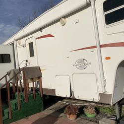 2009 Forrest River Surveyor 5Th Wheel Trailer 