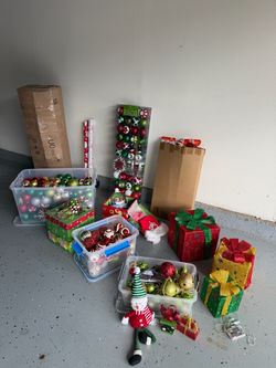 HUGE CHRISTMAS DECORATING BUNDLE – ONLY $60 FOR EVERYTHING! 🎄