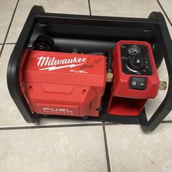 Milwaukee M18 FUEL 18-Volt Lithium-Ion Brushless Cordless 2 Gal. Electric Compact Quiet Compressor (Tool-Only)