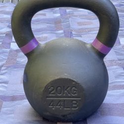 K 44 LB. / 20KG.  KETTLEBELL       •  10s  30s  45s  62s  97s  100s  106s  124s  KETTLEBELLS ALSO AVAILABLE 