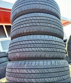 🚨🚨vendo set de llantas 215 55 17 Michelin tires