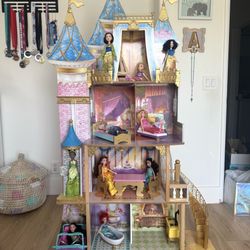 Disney Princess Castle & Dolls 