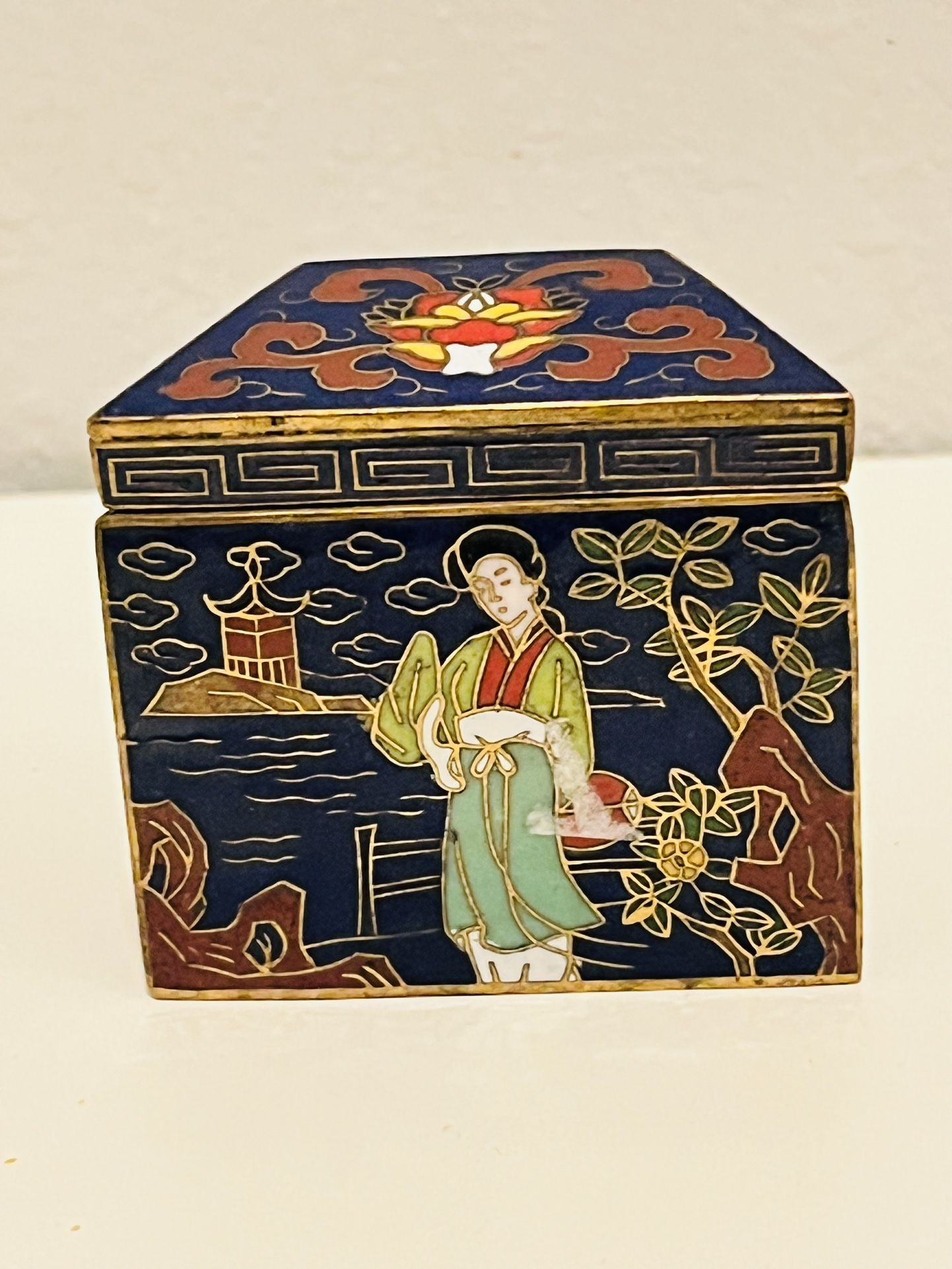 Antique Rare Lovely Design Cloisonné Mini Enameled Trinket Pill Box