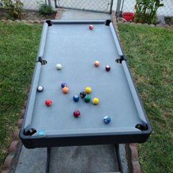 3,5 Mini Pool Table Foldable. Grey Cloth And Fine Cloth. Comes With Triangle, Cues, And Balls