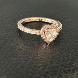 Pandora Sparkling Elevated Heart Ring
