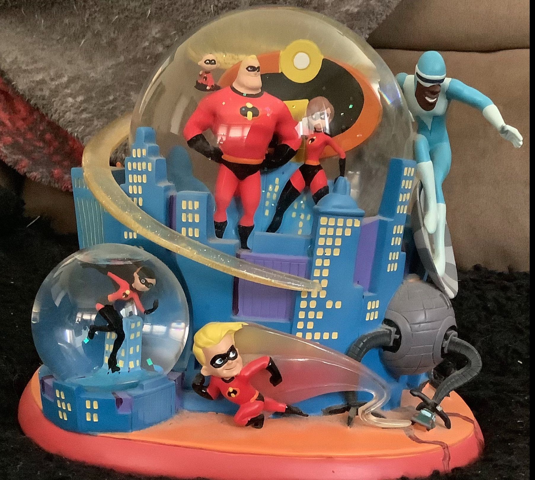 DISNEY THE INCREDIBLES LIGHTED SNOW GLOBE