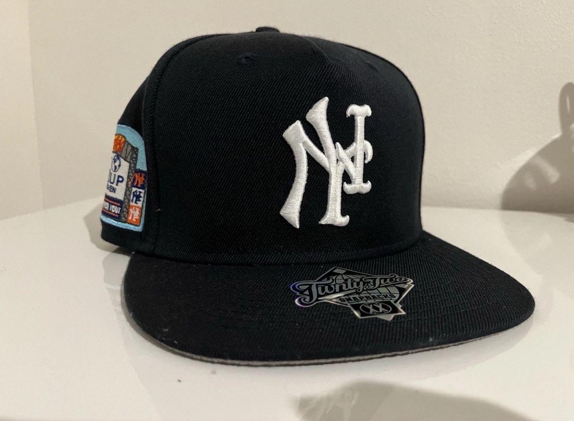 🔥🔥Twnty-Two Yankees x Mets Seinfeld Themed SnapBack🔥🔥Rare