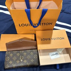 Pre Owned 💯 Authentic LOUIS VUITTON SARA WALLET