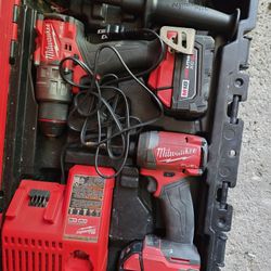 Milwaukee Hammer Drill Set