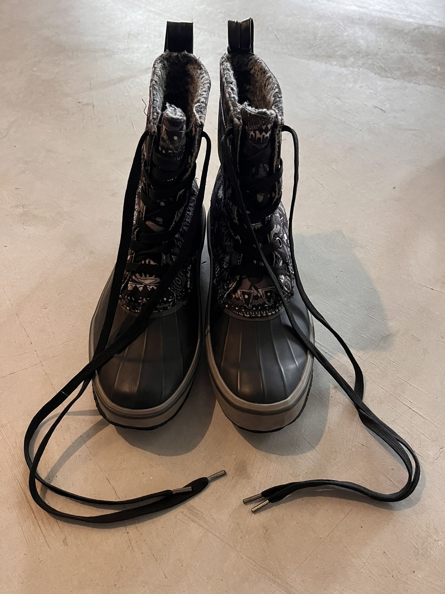 Women’s Light Insulated Boots-size 10