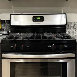 Frigidaire Stove And Microwave 