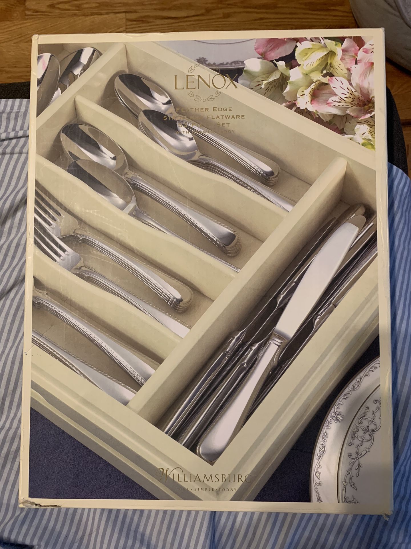 NEW-Lenox Williamsburg Feather Edge 53 Piece Stainless Flatware