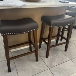 4 Kitchen Island Stools 