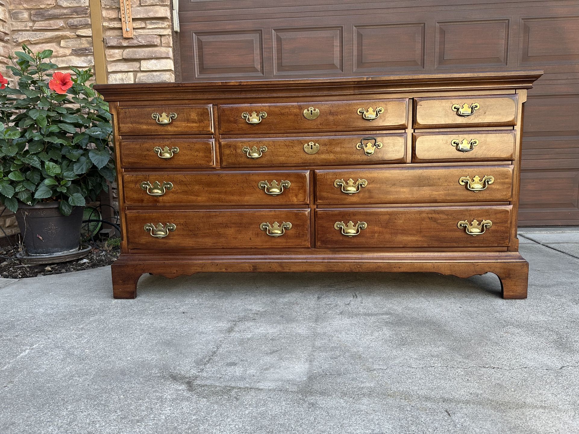 Solid Wood 10-drawer Dresser