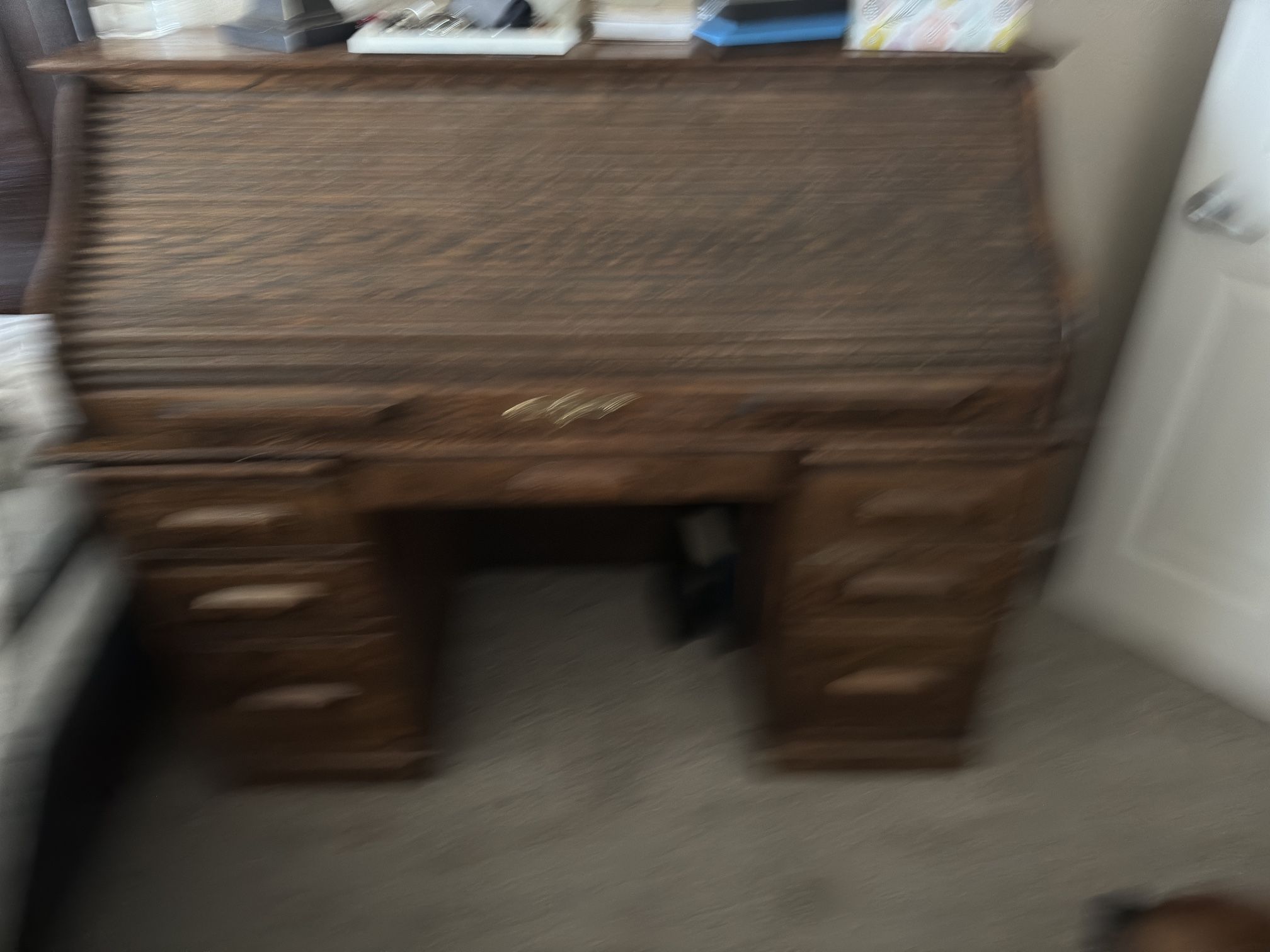 FREE.. Antique Desk NEEDS TO GO !! Just Come Pick It Up 