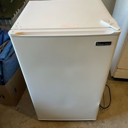 Compact Refrigerator 