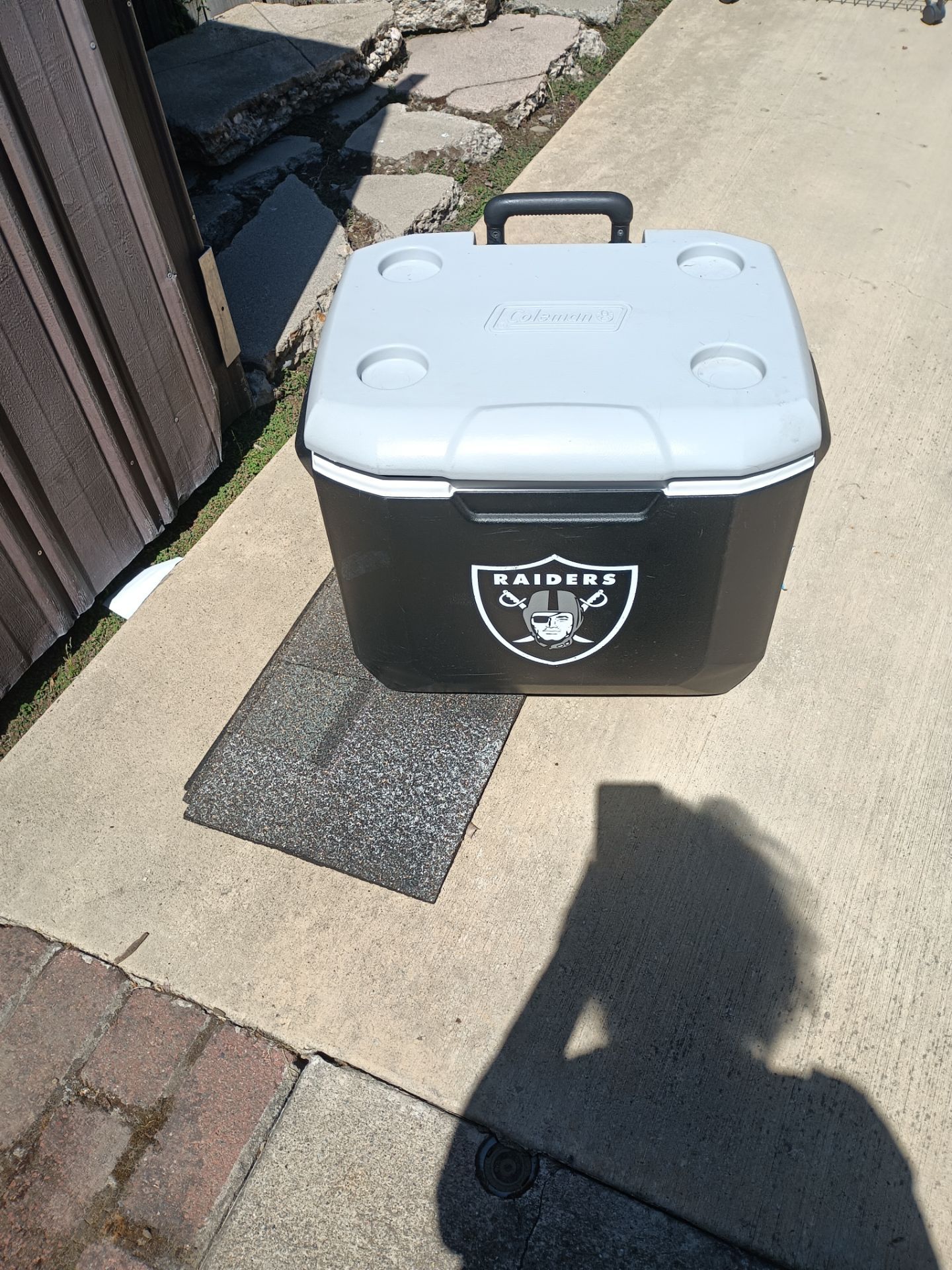 Raider ice chest like new for 50.00