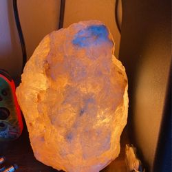 Salt crystal lamp