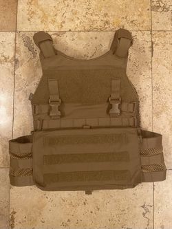 VELOCITY SYSTEMS MAYFLOWER SCARAB LT PLATE CARRIER